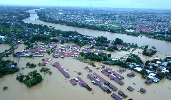 kementan-salurkan-rp2-miliar-untuk-korban-banjir-sulsel