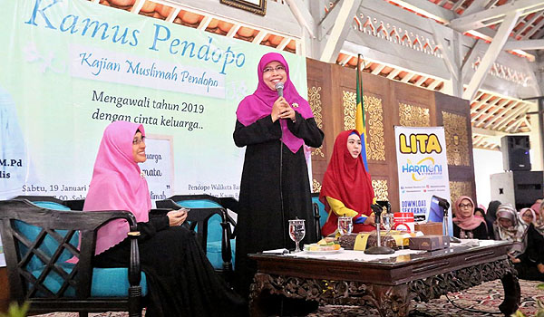 kini-di-pendopo-kota-bandung-ada-kamus-untuk-muslimah