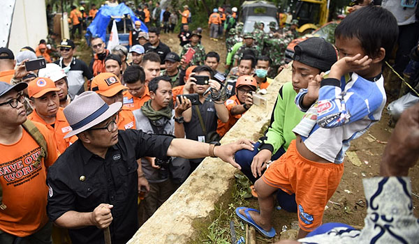 kisah-bocah-kakak-beradik-yang-selamat-dari-longsor