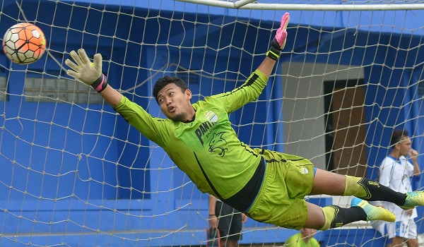 performa-deden-disorot-bobotoh-begini-reaksi-pelatih-kiper-persib