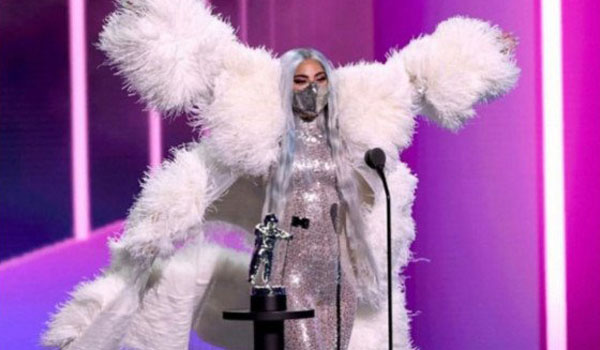 lady-gaga-pakai-masker-buatan-indonesia-di-vma-2020