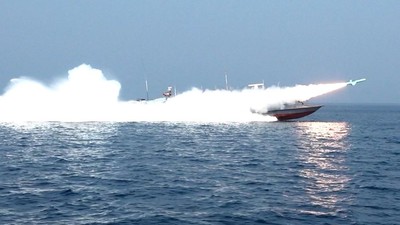 dua-kapal-ditembak-di-selat-hormuz-awak-selamat