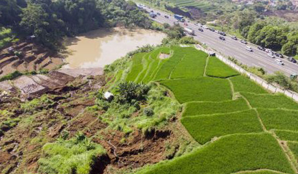 polisi-masih-kaji-soal-pembatasan-kendaraan-di-tol-cipularang