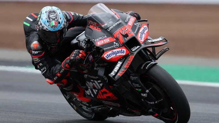 bezzechi-juara-motogp-inggris-asapi-zarco-dan-marquez