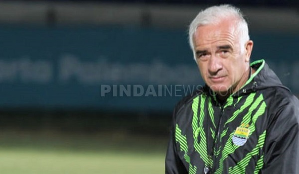 benarkah-gomez-bakal-rekrut-beberapa-pemain-persib-ini-jawabannya