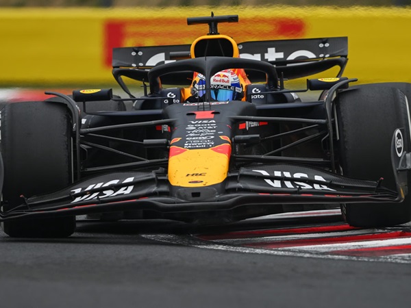 max-verstappen-bantah-rumor-hengkang-dari-red-bull-fokus-musim-2026