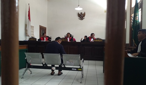 menangis-sampaikan-pledoi-fahmi-siap-jadi-justice-collaborator