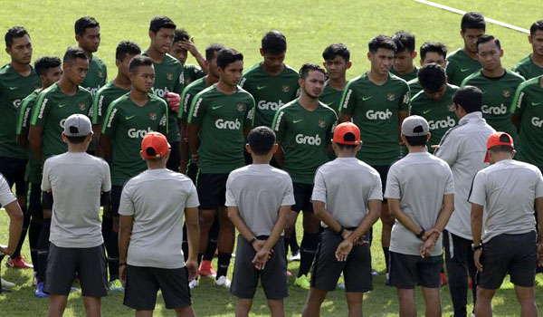 menpora-minta-timnas-u-22-bawa-pulang-trofi-piala-aff