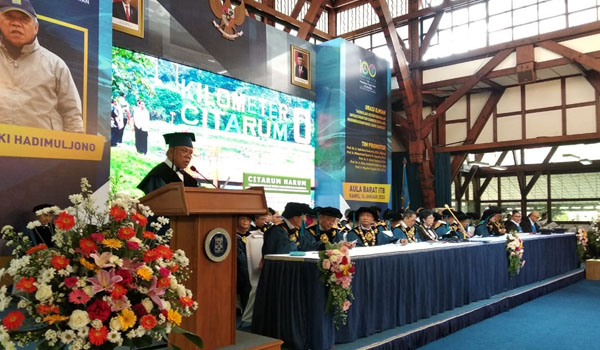 mentri-pupr-dianugrahi-doktor-kehormatan-honoris-causa-hc-dari-itb