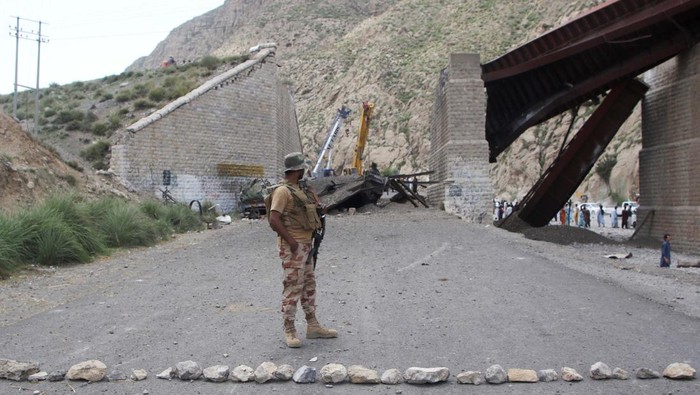 bom-mobil-meledak-tewaskan-4-warga-pakistan