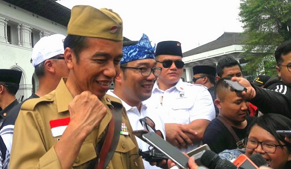 naik-onthel-tanpa-rem-jokowi-alhamdulillah-aman