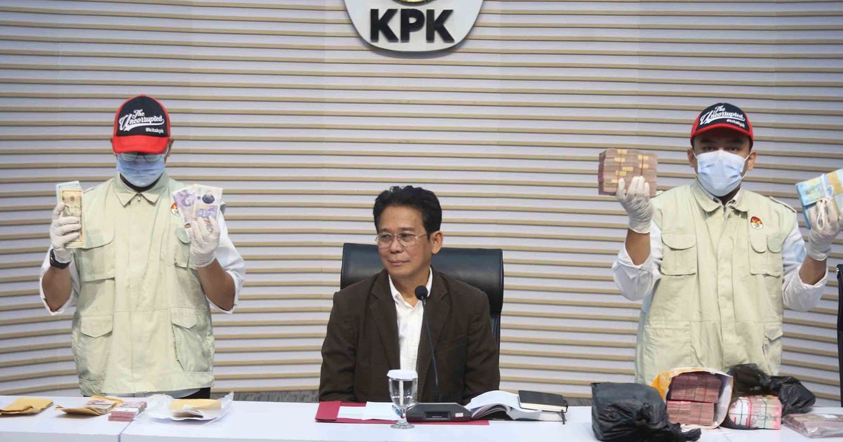 kpk-sita-rp800-juta-dari-rumah-gubernur-riau-abdul-wahid