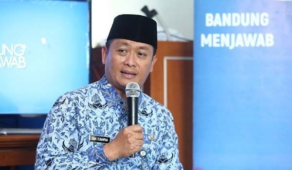 oded-akhirnya-lantik-ema-sumarna-sebagai-sekda-kota-bandung