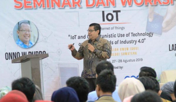 hadapi-revolusi-industri-40-mahasiswa-harus-kuasai-internet-of-thing