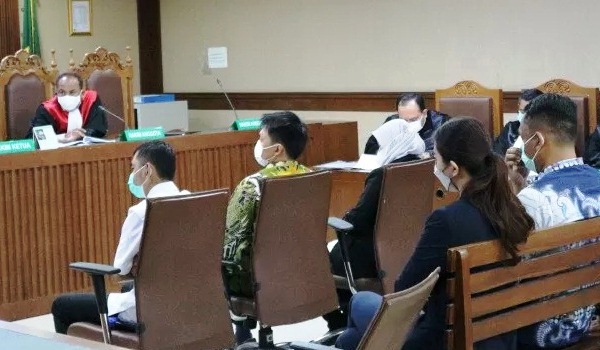 rusia-bebaskan-ikan-ikan-paus-tangkapan