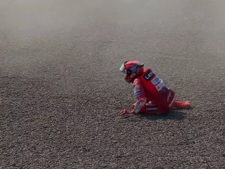 marc-marquez-alami-cedera-patah-tulang-bahu-usai-jatuh-di-mandalika