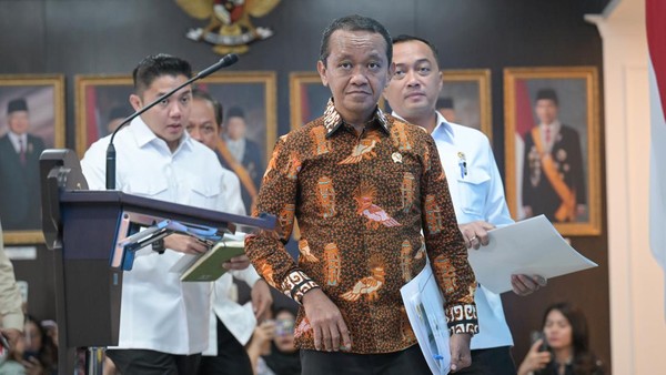 pastikan-swasembada-energi-dan-hilirisasi-bahlil-turun-ke-papua-barat