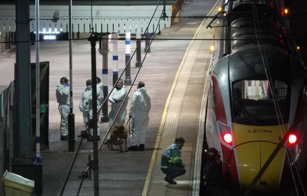 penusukan-massal-di-kereta-inggris-9-terluka-dan-2-pelaku-ditangkap