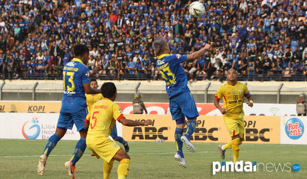 persib-tertinggal-0-1-dari-bhayangkara-fc