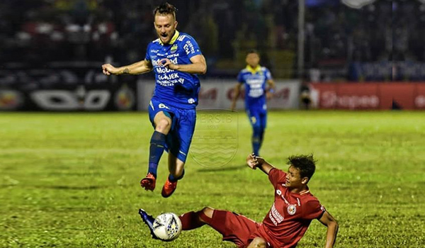 susah-payah-persib-raih-satu-poin-di-padang