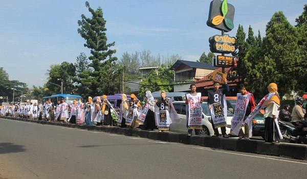 pks-kota-bandung-sosialisasikan-janji-politik-lewat-flashmob