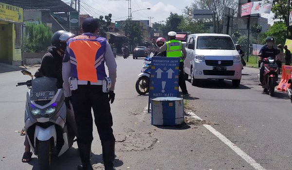 polisi-sebut-sudah-menghalau-3682-kendaraan-akan-masuk-jabar