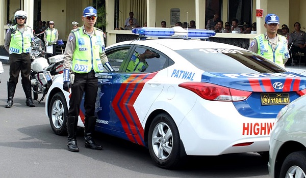 polda-metro-kawal-rombongan-caprescawapres-ke-lokasi-debat