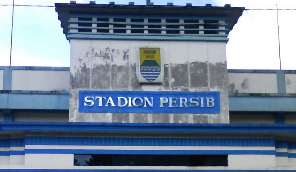 polisi-awasi-aktivitas-bonek-di-stadion-sidolig-bandung