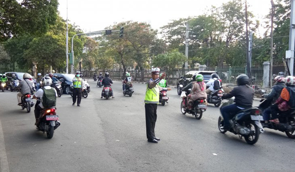 polda-metro-berlakukan-rekayasa-lalu-lintas-depan-gedung-dprmpr