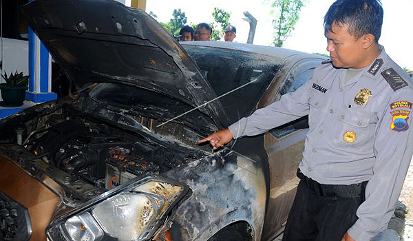 polisi-patroli-antisipasi-teror-pembakaran-kendaraan-di-semarang