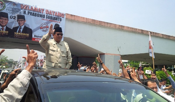 prabowo-kunjungi-pp-persis-dan-jumatan-di-masjid-raya-bandung