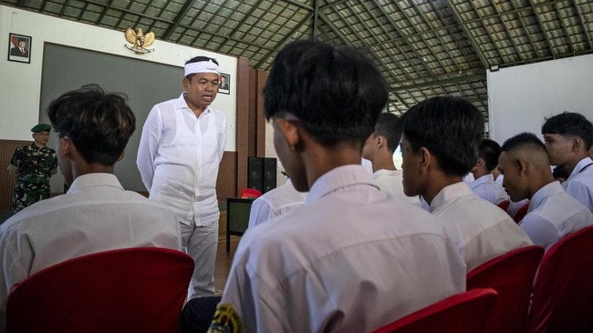 dki-jakarta-ogah-ikuti-cara-dedi-mulyadi-didik-siswa-di-barak-militer