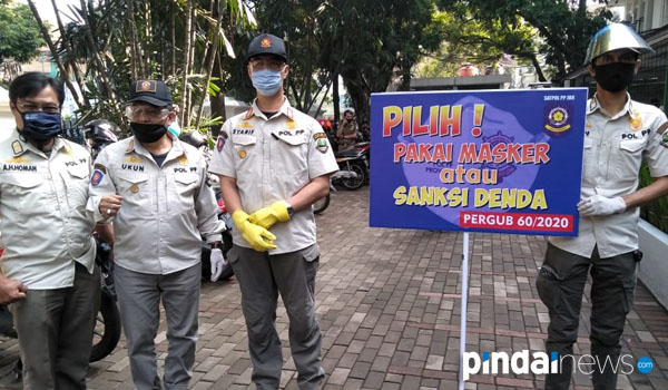 mulai-giat-razia-masker-satpol-pp-kota-bandung-tegur-asn