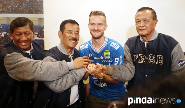 belum-dikontrak-persib-resmi-perkenalkan-rene-mihelic