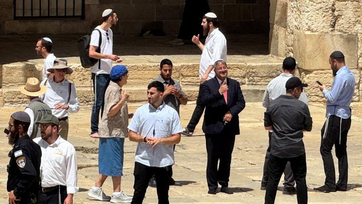 sayap-kanan-israel-kembali-lakukan-aksi-provokatif-dan-serbu-al-aqsa