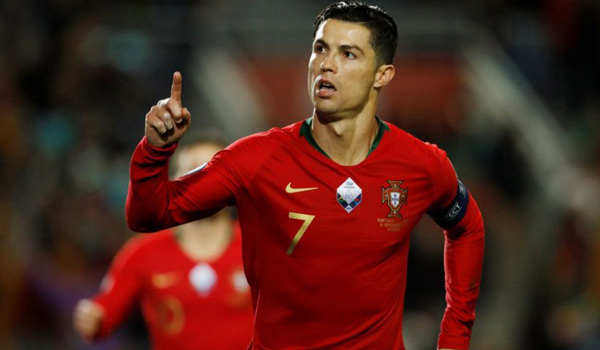 hattrick-ronaldo-warnai-pesta-gol-portugal-menjamu-lithuania