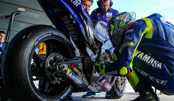 rossi-kritik-yamaha-harusnya-ikuti-honda-dan-ducati