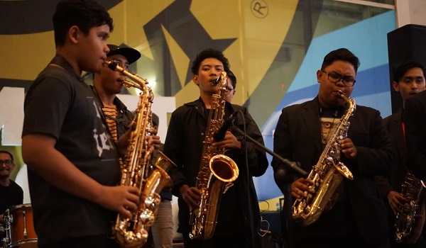 serunya-pre-event-bandung-lautan-saxophone-di-braga