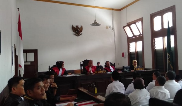 sidang-perdana-kasus-dana-hibah-sekda-tasik-terancam-20-tahun-bui