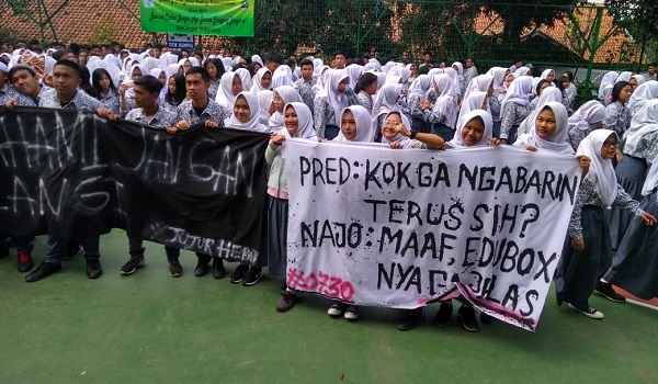 siswa-tak-mampu-sman-19-kini-terbebas-dari-pungutan-wajib-edubox