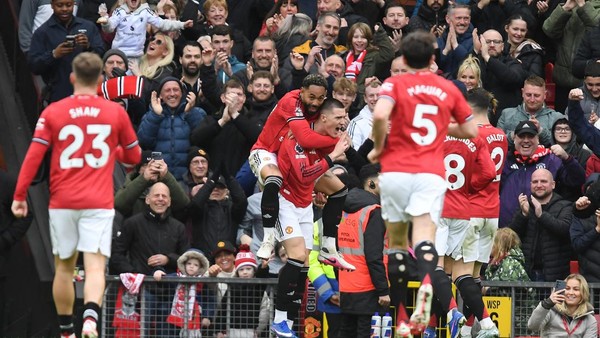 manchester-united-tundukkan-aston-villa-3-1-di-old-trafford