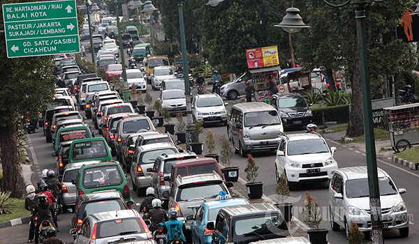 sore-ini-jalanan-di-kota-bandung-diprediksi-mulai-tersumbat