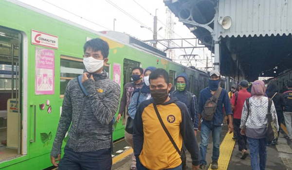 stasiun-bogor-masih-ramai-pada-hari-pertama-psbb