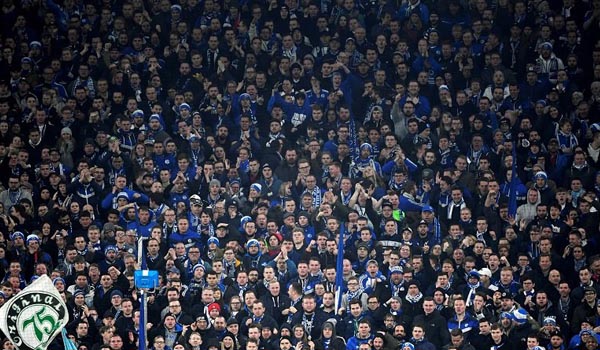 schalke-didenda-50-ribu-euro-akibat-sorakan-rasial-suporter