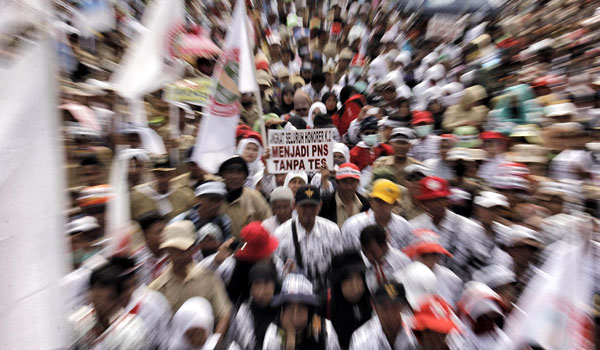 tahun-ini-kemendikbud-target-rekrut-155-ribu-guru-honorer-jadi-pns