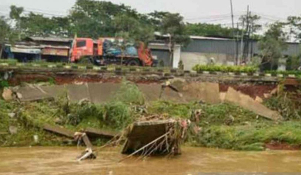 bbws-ciliwung-cisadane-perbaiki-tiga-tanggul-jebol-di-bekasi