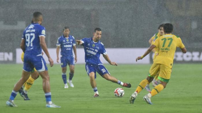 persib-menang-atas-persebaya-debut-manis-eliano-dan-haye