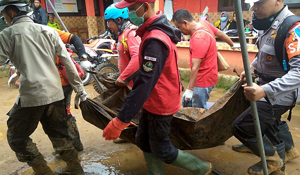 tim-sar-gabungan-lanjutkan-pencarian-korban-longsor