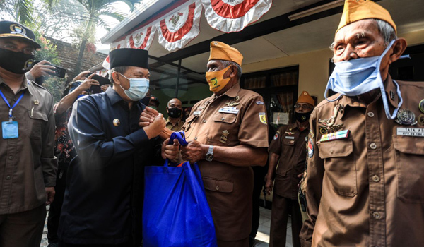 ketua-lvri-bandung-sekarang-kita-berjuang-musuhnya-tidak-kelihatan