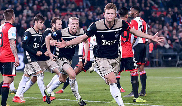 video-ajax-gulung-feyenoord-dalam-duel-de-klassieker